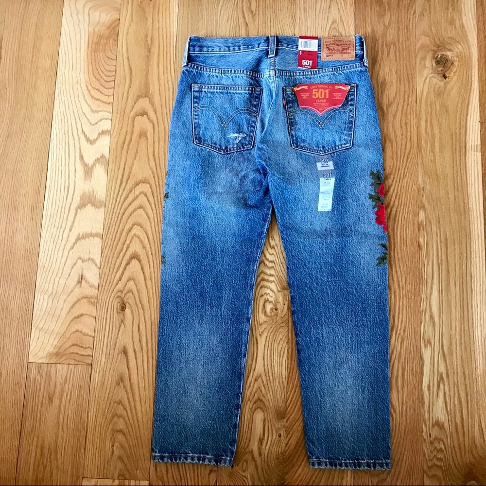 ❤️ SOLD OUT ❤️ NWT LEVIS CROPPED TAPER JEANS - Picture 8 of 8